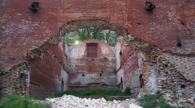 В Ростове рухнул кусок арки старинных Парамоновских складов