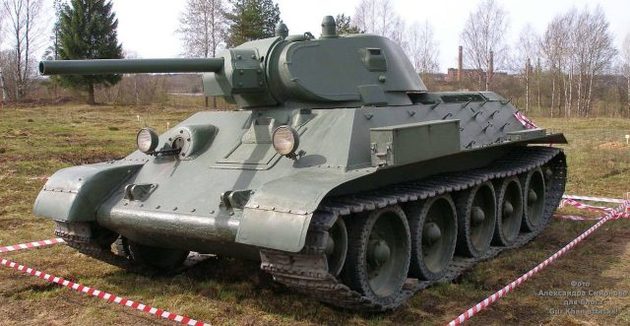 В Анапе установили боевой Т-34 