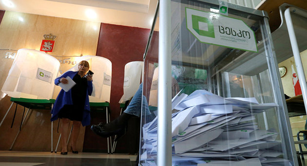Голоса грузинских избирателей электронно подсчитают на восьми участках