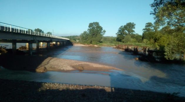 В Мостовском районе восстановили подтопленный мост через ручей