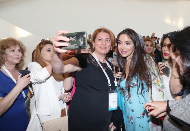 Лейла Алиева приняла участие в работе I Азербайджанского международного конгресса а Баку 