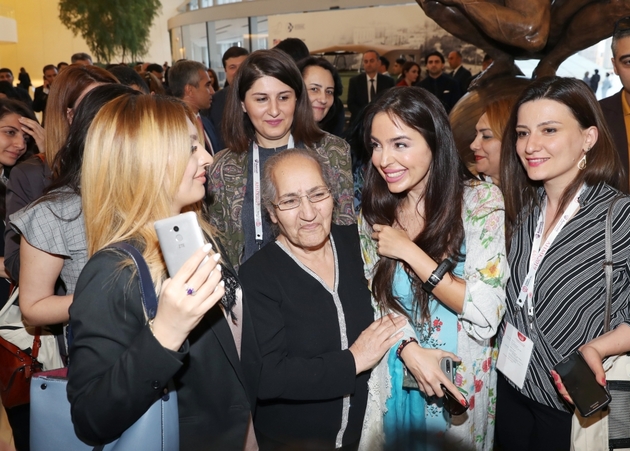 Лейла Алиева приняла участие в работе I Азербайджанского международного конгресса а Баку 