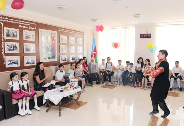Лейла Алиева посетила школы-интернаты в Баку 