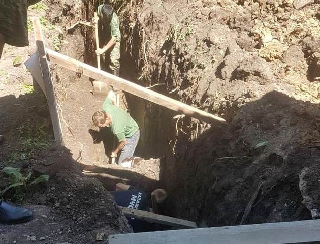 Мать и сын выкопали себе земляную ловушку в Риддере