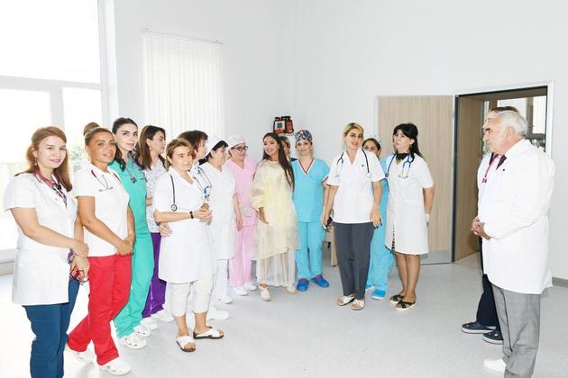 Лейла Алиева побывала в Научно-исследовательском институте педиатрии в Баку