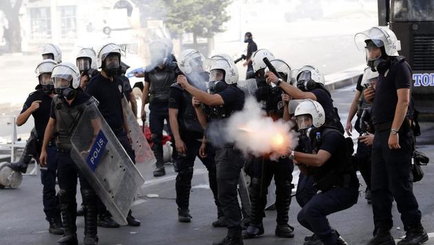 Протестующих студентов Анкары встретили слезоточивым газом - СМИ