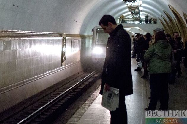 Три пассажира с утра упали на рельсы метро в Москве