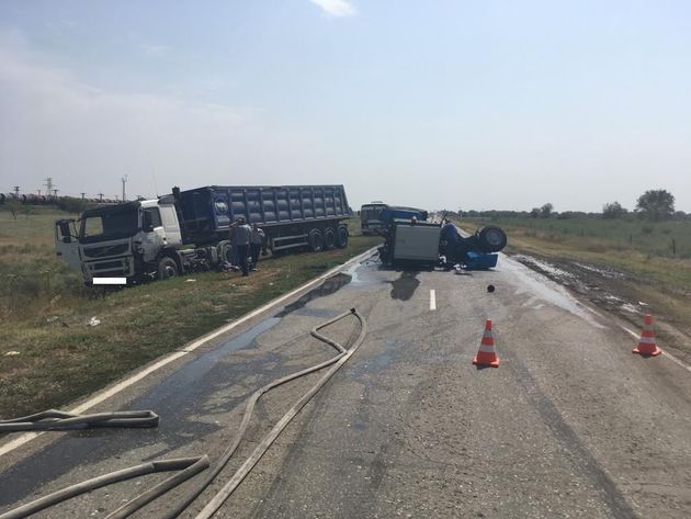 Трактор устроил ДТП с фурой на Ставрополье