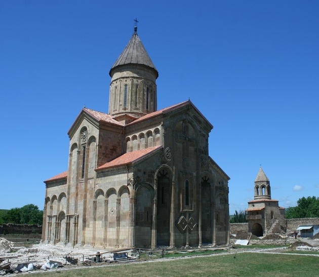 В Грузии священники самовольно перестроили храм XI века 