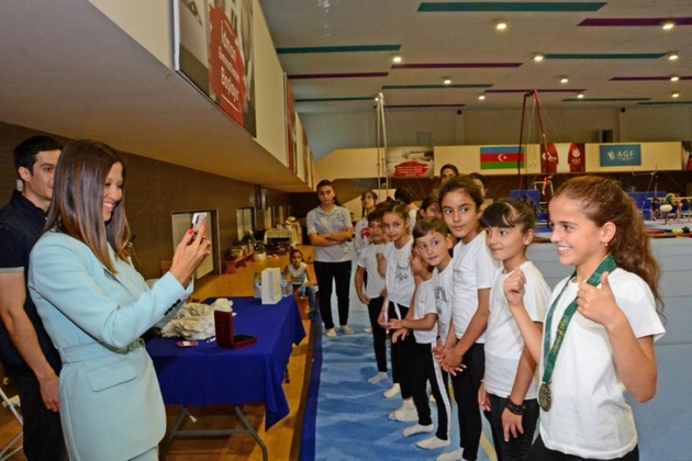 Посол Чемпионата мира по художественной гимнастике в Баку Яна Батыршина посетила клуб "Оджаг"