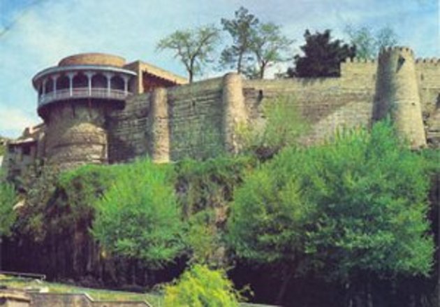 Стены древнего городища нашли в Тбилиси 