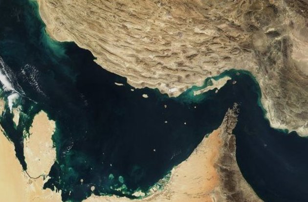 Иран перенаправит экспорт нефти с Персидского в Оманский залив