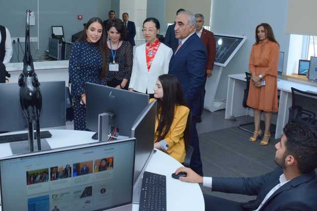 Лейла Алиева посетила курсы китайского языка в UNEC
