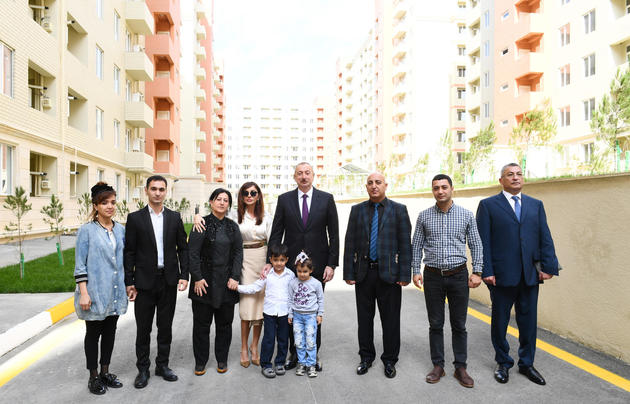 Ильхам Алиев и Мехрибан Алиева участвовали в открытии жилого комплекса "Гобу Парк-2" для вынужденных переселенцев