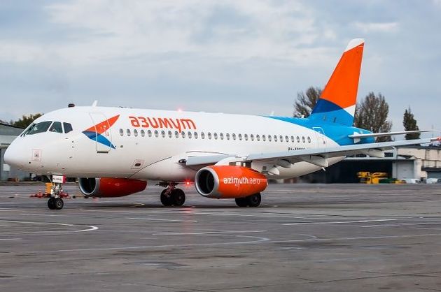 Лайнер "Азимута" с пассажирами занесло после посадки в Платове
