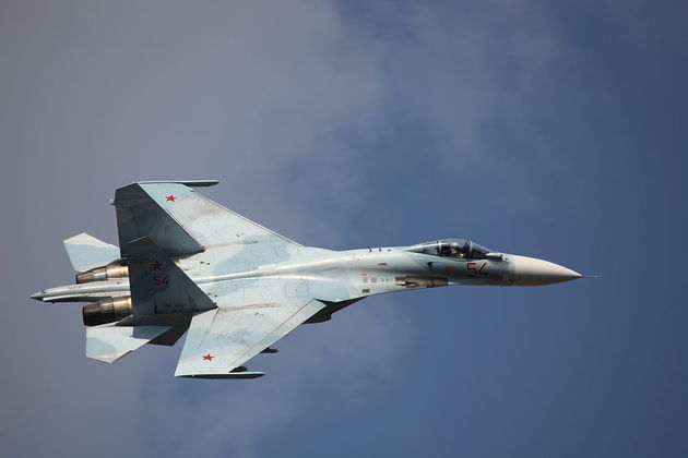 Российский истребитель перехватил два американских самолета над Черным морем 