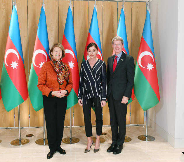 Мехрибан Алиева провела встречу с Эммой Николсон