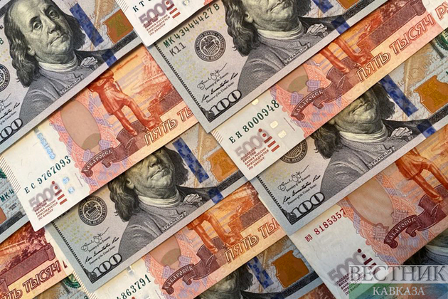 Курс доллара установил рекорд 2020 года, превысив 65 рублей