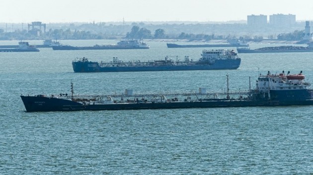 Сухогруз и танкер столкнулись в акватории Дона