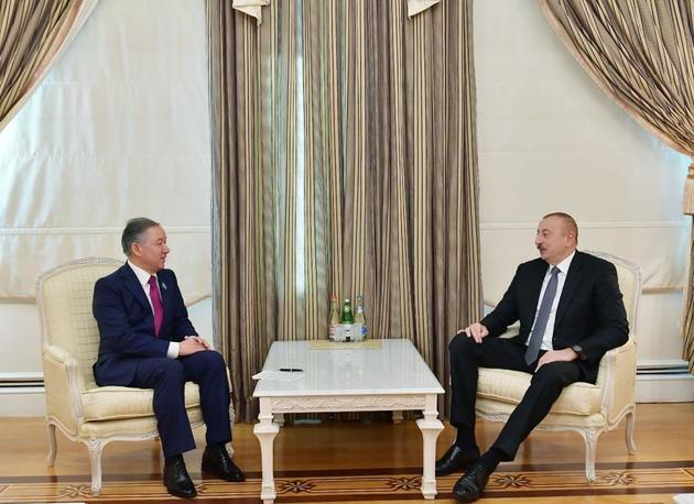 Ильхам Алиев встретился с председателем Мажилиса парламента Казахстана