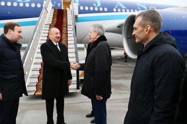Ильхам Алиев прилетел в Санкт-Петербург