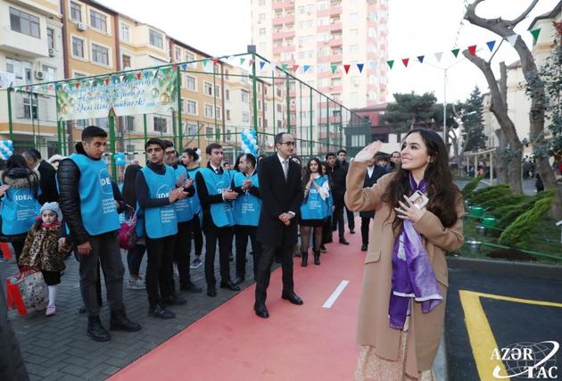 Лейла Алиева поучаствовала в открытии очередного благоустроенного двора в Баку
