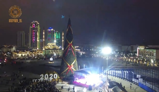 Кадыров зажег главную елку Чечни (ВИДЕО)