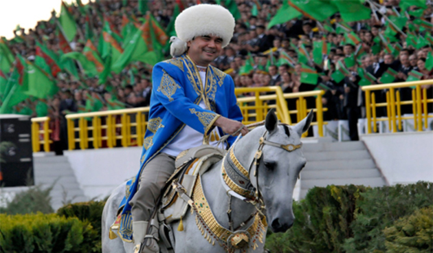 Бердымухамедов выступил в цирке