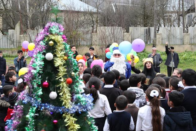 По инициативе Лейлы Алиевой детям, живущим в регионах Азербайджана, подарили новогодние подарки