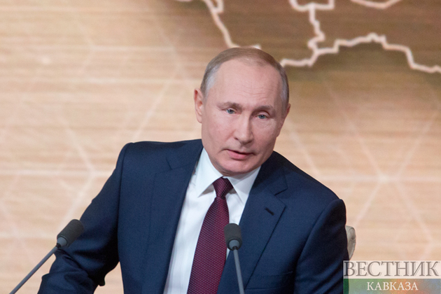 Путин понаблюдал за военными учениями в Крыму с борта ракетного крейсера 