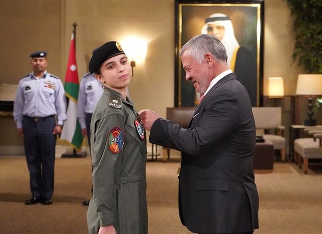 Дочь короля Иордании Абдалла II стала первой женщиной- пилотом Иордании
