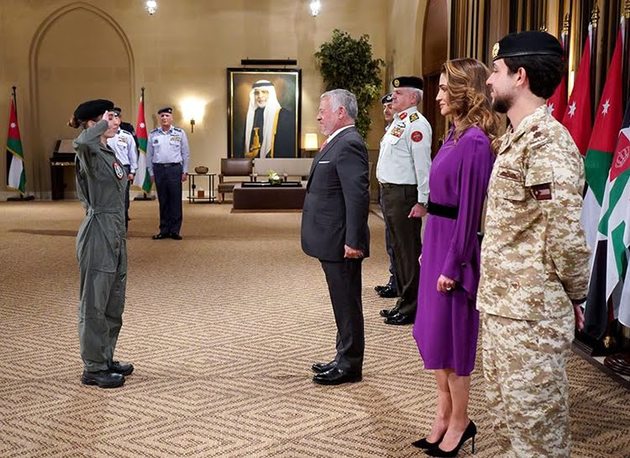 Дочь короля Иордании Абдалла II стала первой женщиной- пилотом Иордании