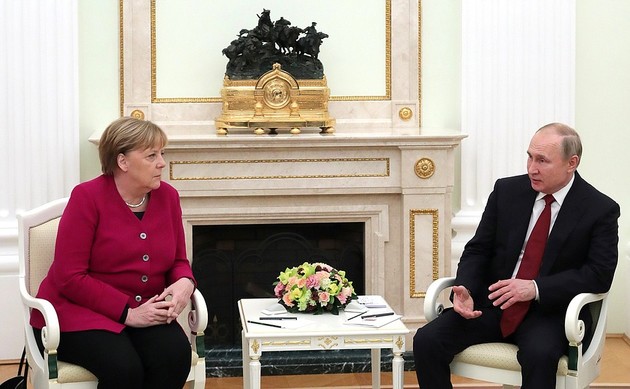Меркель позвонила Путину перед конференцией по Ливии в Берлине