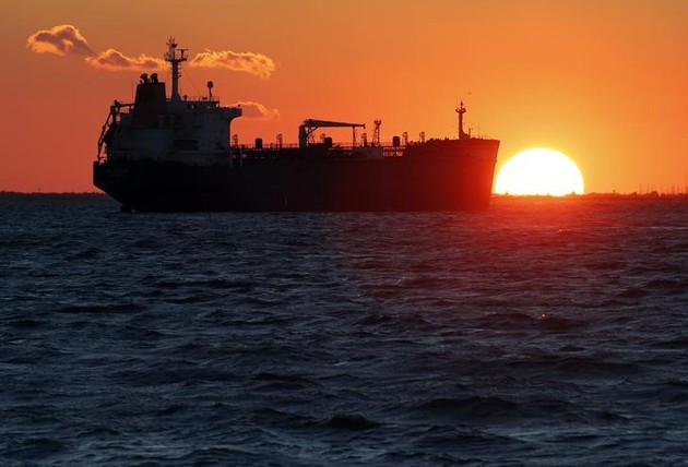 В Махачкалинском морском торговом порту дымился иранский танкер