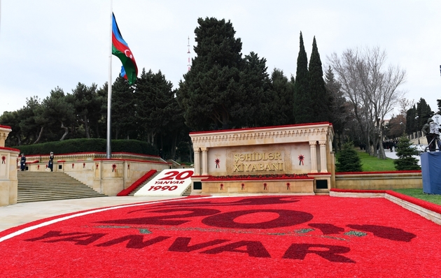 Ильхам Алиев и Мехрибан Алиева почтили память жертв "черного января" 