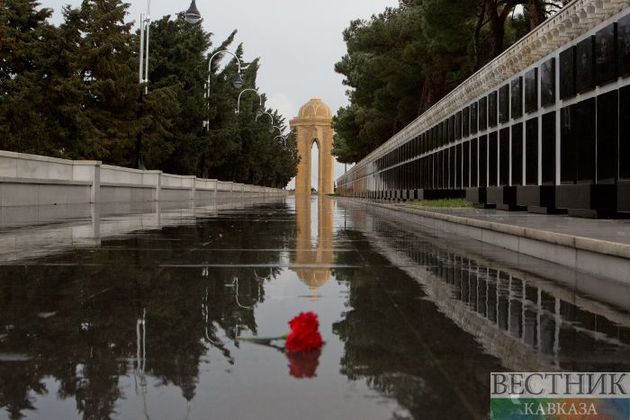 В Азербайджане память жертв трагедии "Черного января" почтили минутой молчания 