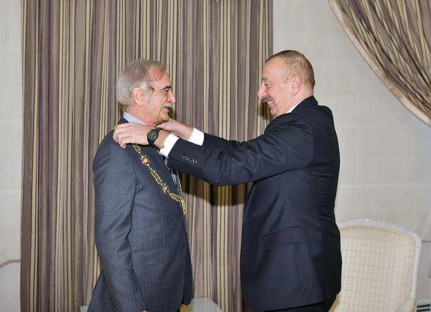 Ильхам Алиев наградил Полада Бюльбюль оглы орденом "Гейдар Алиев" 