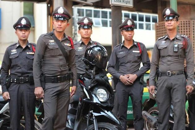 Таиландский капрал расстрелял 15 человек и захватил заложников – СМИ