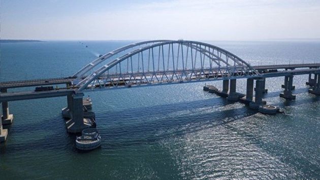Из-за мороза на Крымском мосту ограничили скорость движения 