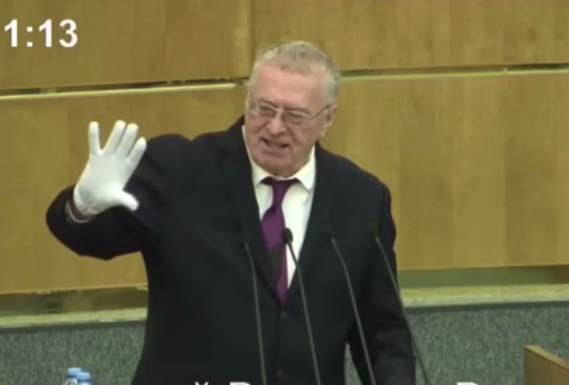 Жириновский вышел на трибуну в Госдуме в белых перчатках