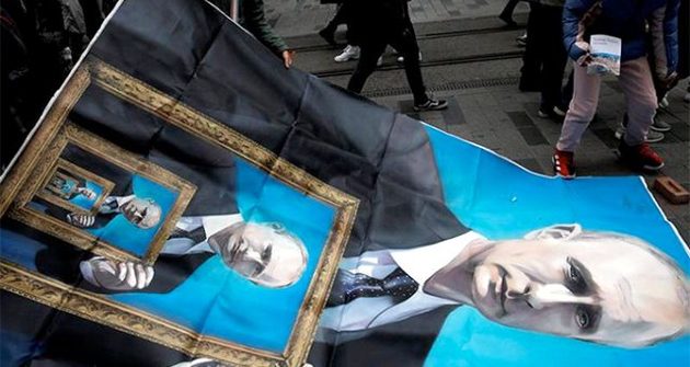 Путин в образе супергероя появился в Стамбуле