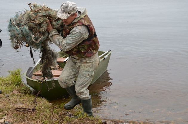 Российские пограничники подняли из Азовского моря 4,5 км украинских сетей