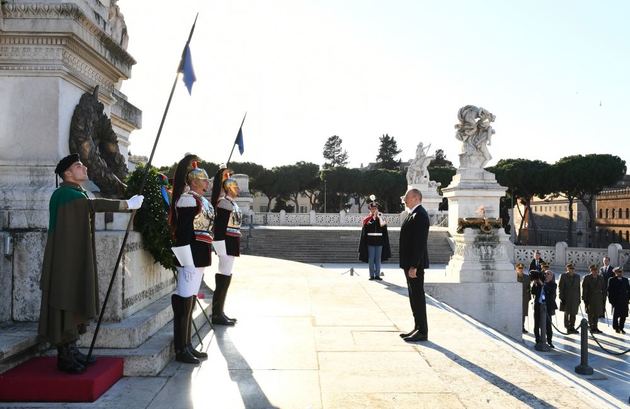 Ильхам Алиев и Мехрибан Алиева посетили памятник неизвестному солдату в Риме
