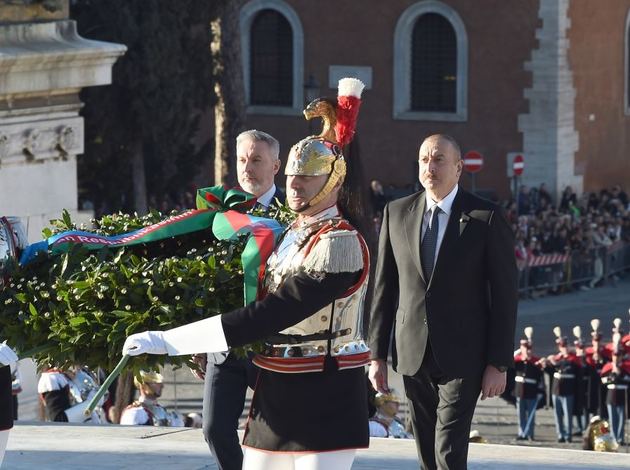 Ильхам Алиев и Мехрибан Алиева посетили памятник неизвестному солдату в Риме