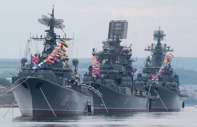 Корабли Каспийской флотилии проводят учебные стрельбы