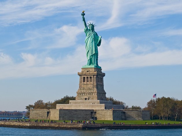 США закрыли для туристов Статую Свободы