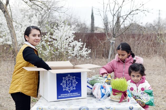 Малообеспеченные семьи получили подарки от Фонда Гейдара Алиева по случаю Новруза