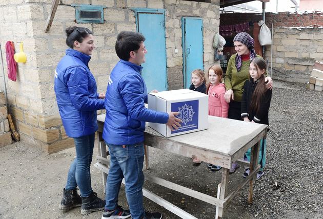 Малообеспеченные семьи получили подарки от Фонда Гейдара Алиева по случаю Новруза