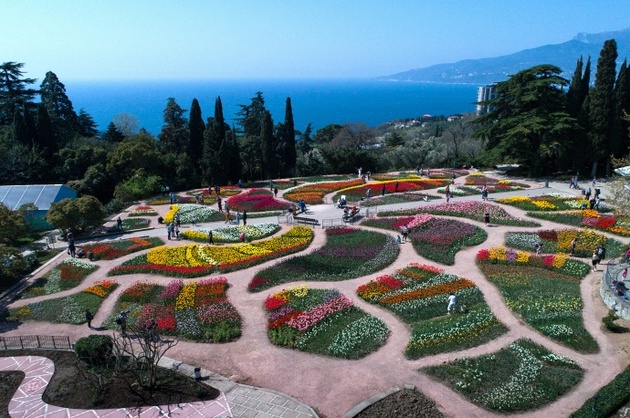 Гостей Крыма до 5 апреля оставили без красот Никитского ботанического сада