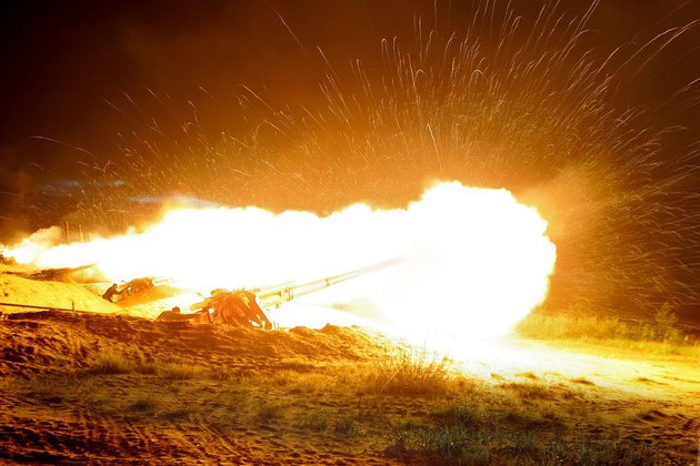 Артиллеристы Каспийской флотилии провели ночные дивизионные стрельбы